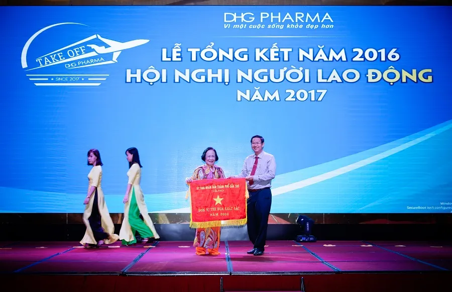 DHG: Lễ tổng kết năm 2016 và Hội nghị người lao động 2017